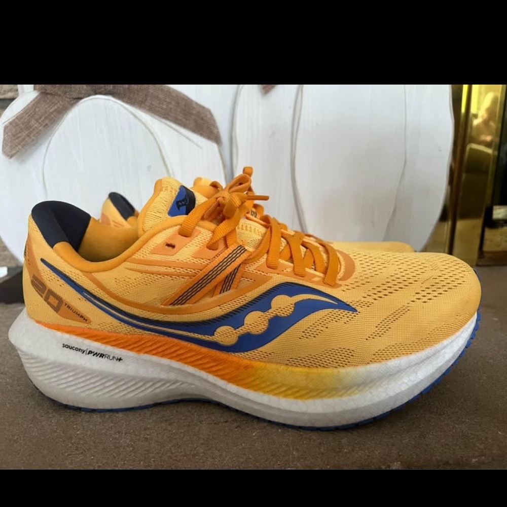 Women’s Saucony Triumph 20 size 10.5 Like New